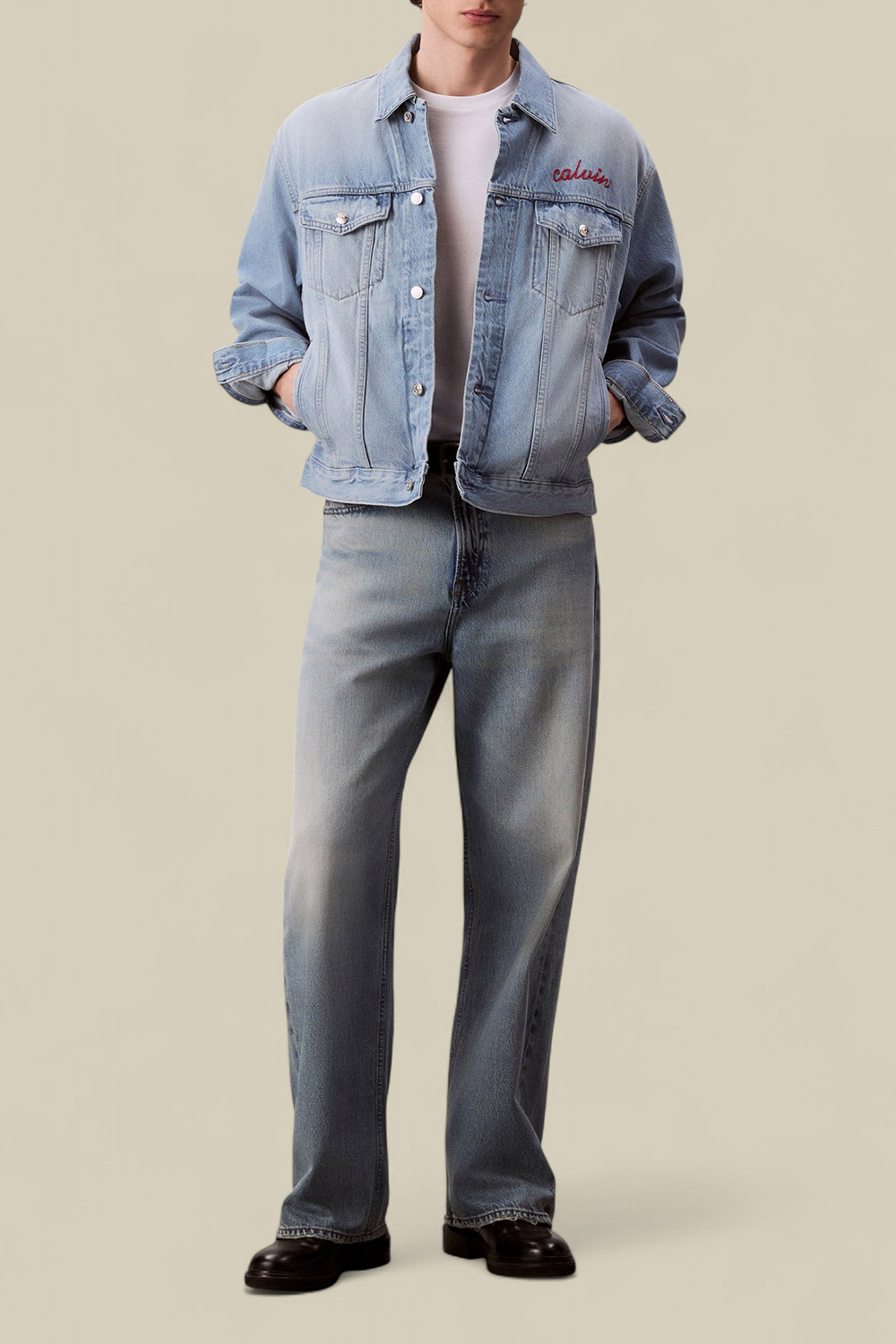 תמונת כל הלוק של ז'קט ג'ינס